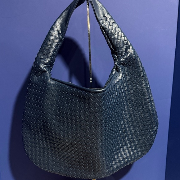 Handbags - Faux Leather Woven Hobo Bag